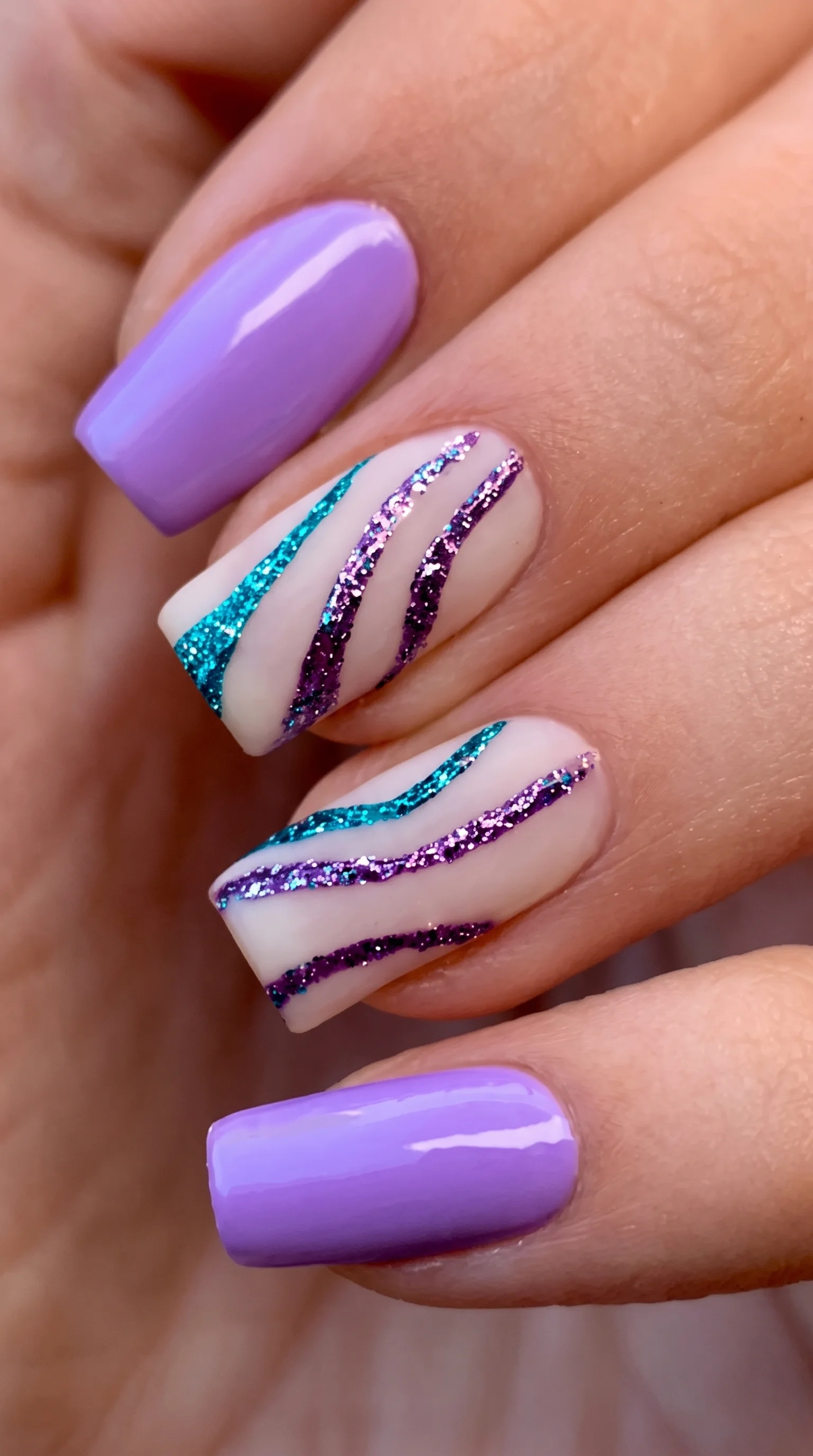 The Iridescent Swirl Accents August Nail Inspo