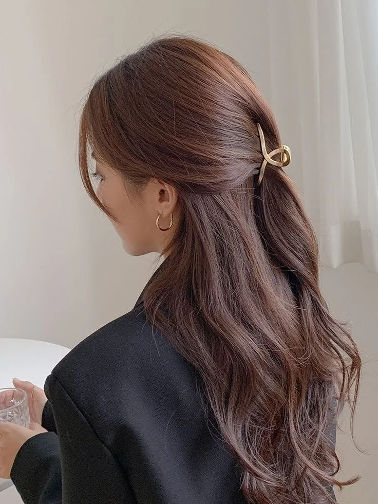 Minimalist Metallic Half-Up Gold Clip Twist