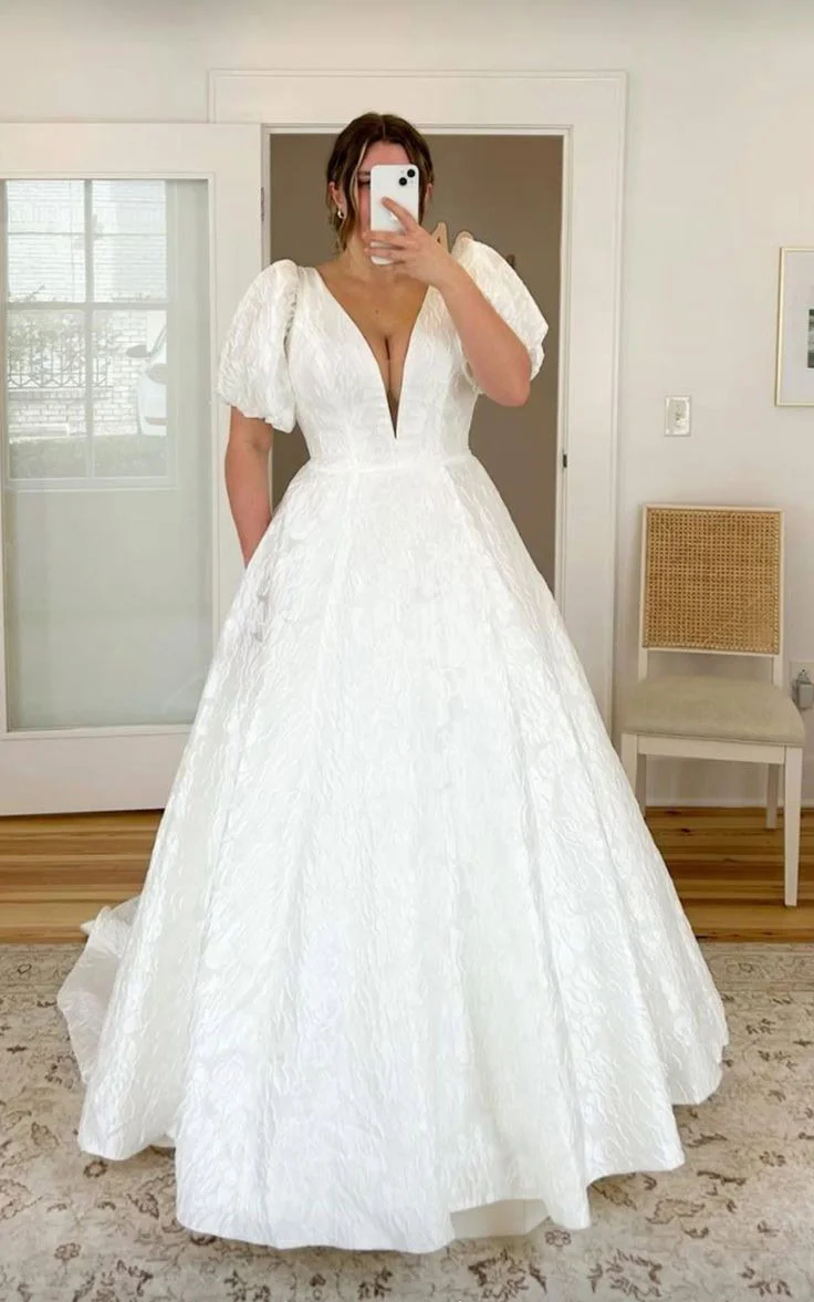 Romantic Puff Sleeve Textured Ball Gown