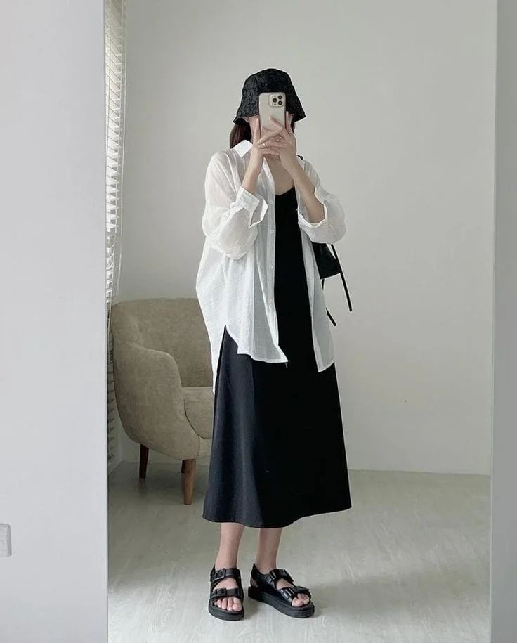 Breezy Monochrome Layered Look