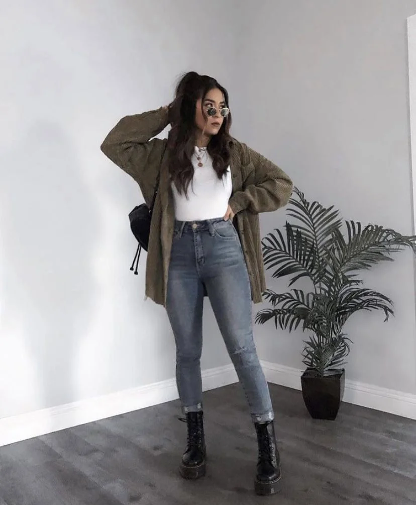 Oversized Cardigan with Cropped Denim