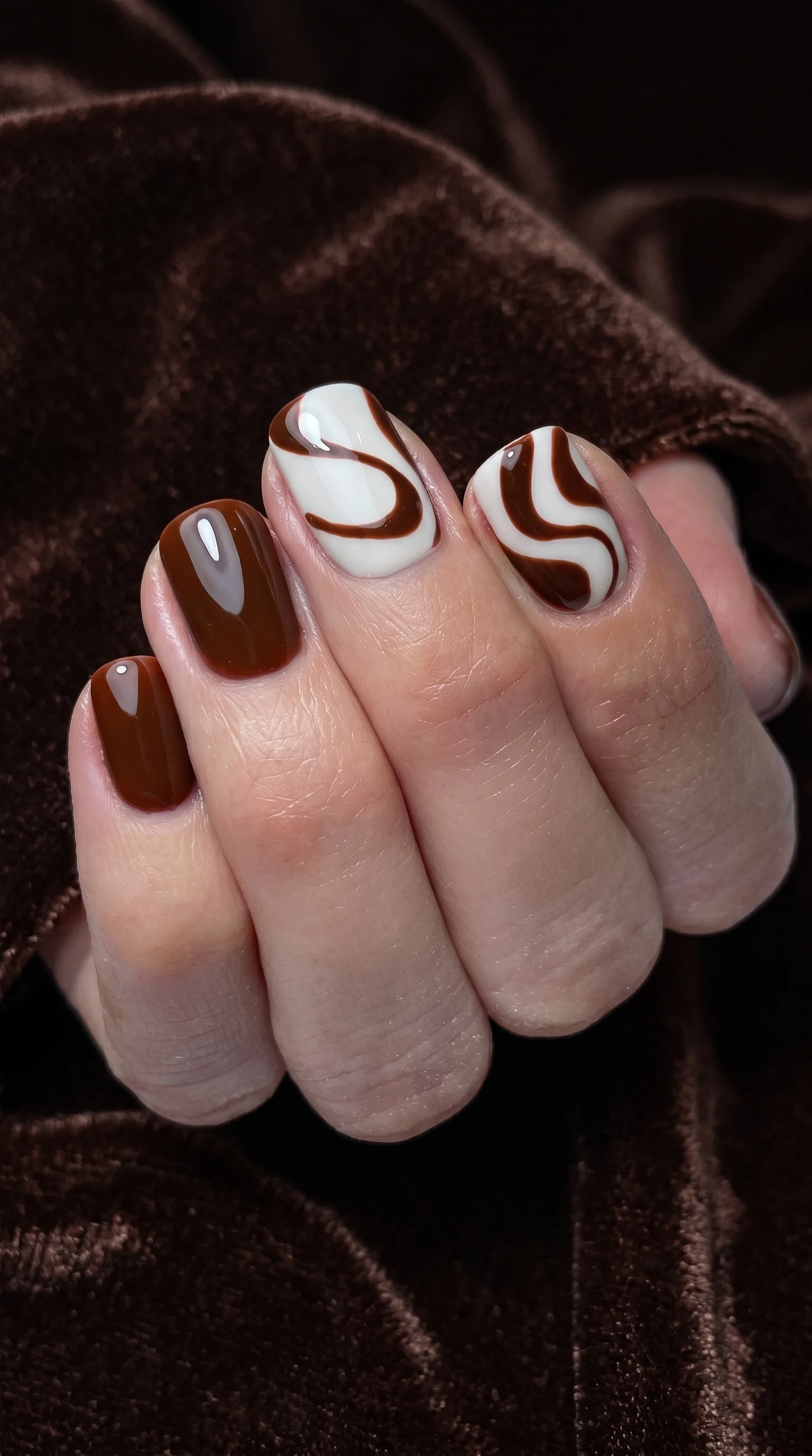 Glossy Chocolate Swirl Fall Nail Inspo